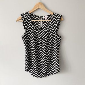 🔴 2/$15 sale | Candies Chevron Black & White Sleeveless Tank Blouse